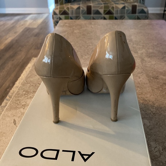 Woman’s shoes - worn but in good condition - Picture 3 of 4